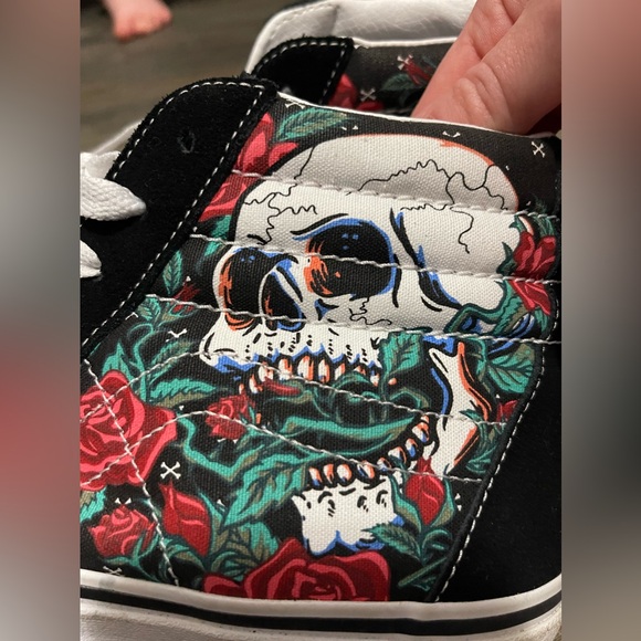 Sk8-Hi Rose Skulls Vans - Picture 2 of 4